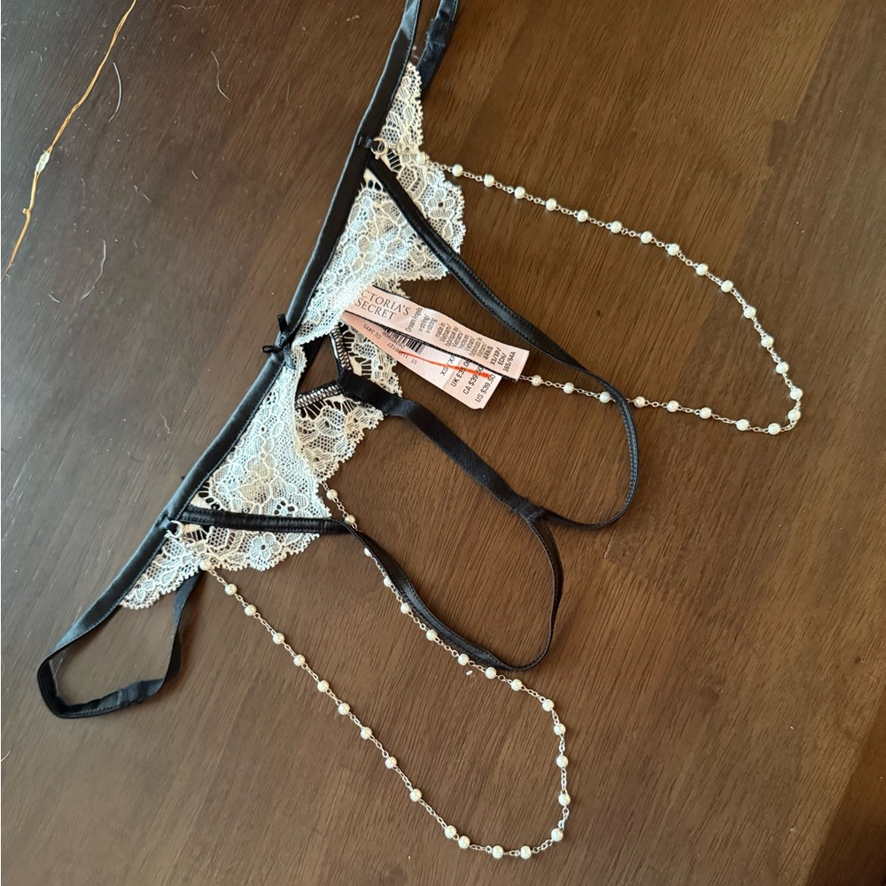 New Tags Victoria’s Secret Dream Angels Crotchless Lace Pearls V-String Small